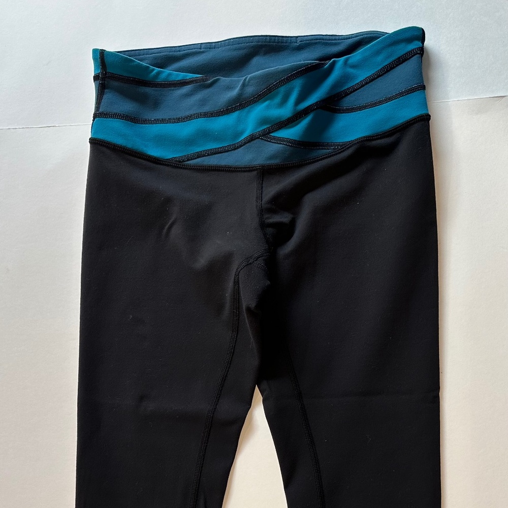 Lululemon‎ Wunder Under Crop - Size 6.